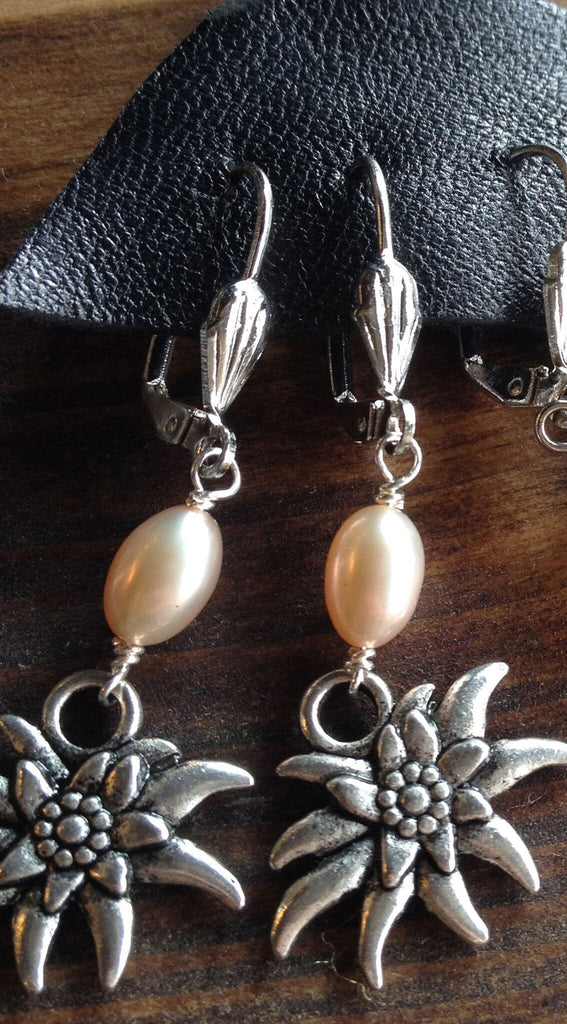 Edelweiss Earrings with Freshwater Pearls - Rare Dirndl
